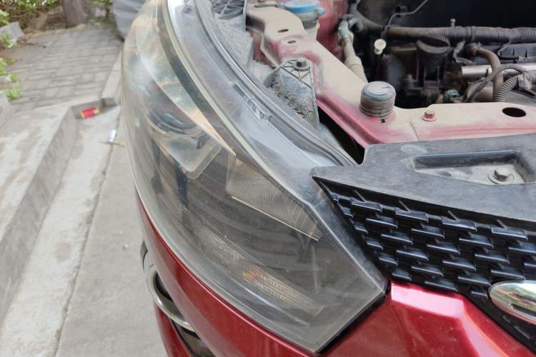 Used BAIC Senova X25 2015 1.5L Manual Elite Edition Right Front Headlight