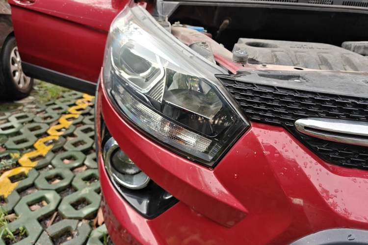 Used BAIC Senova X25 2015 1.5L Manual Elite Edition Right Front Headlight