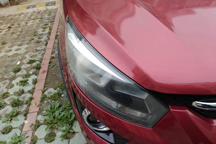 Used BAIC Senova X25 2015 1.5L Manual Elite Edition Right Front Headlight