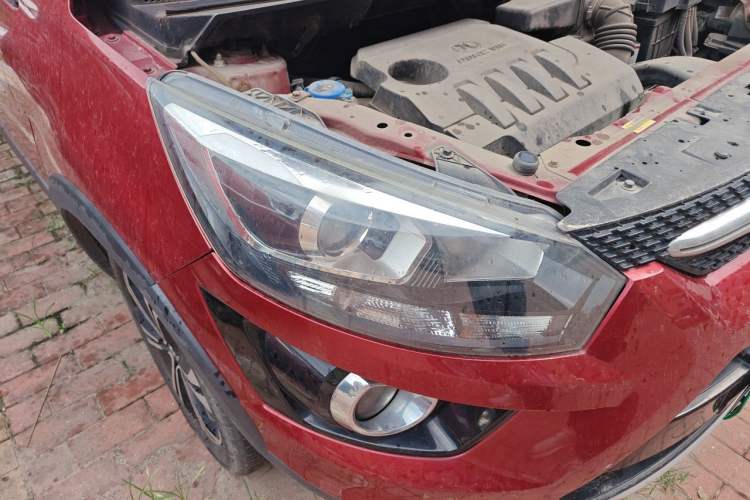 Used BAIC Senova X25 2015 1.5L Manual Elite Edition Right Front Headlight