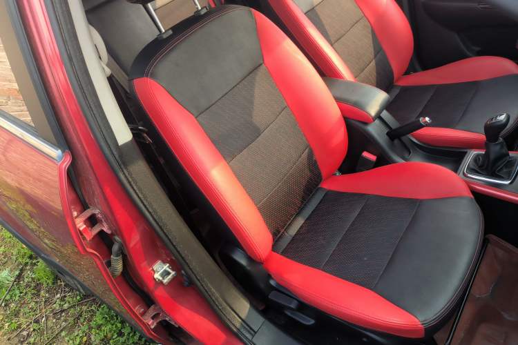 Used BAIC Senova X25 2015 1.5L Manual Elite Edition Right Front Seat