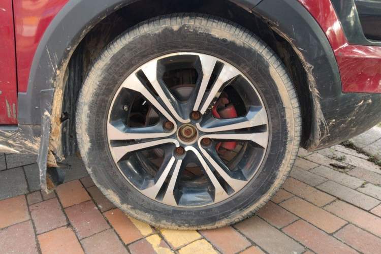 Used BAIC Senova X25 2015 1.5L Automatic Elite Model Right Front Wheel Hub
