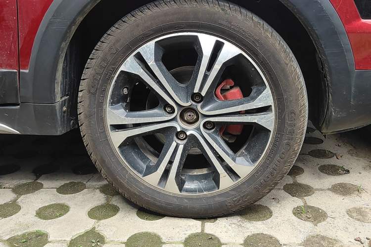 Used BAIC Senova X25 2015 1.5L Manual Elite Edition Right Front Wheel Hub