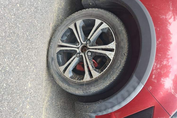 Used BAIC Senova X25 2015 1.5L automatic luxury version Right Front Wheel Hub