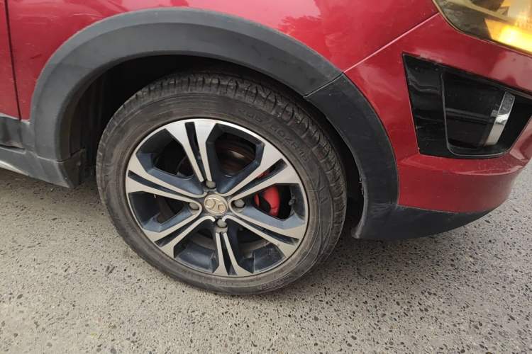 Used BAIC Senova X25 2015 1.5L Manual Elite Edition Right Front Wheel Hub