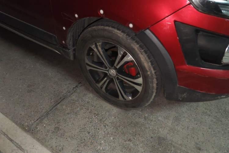 Used BAIC Senova X25 2015 1.5L Automatic Elite Model Right Front Wheel Hub