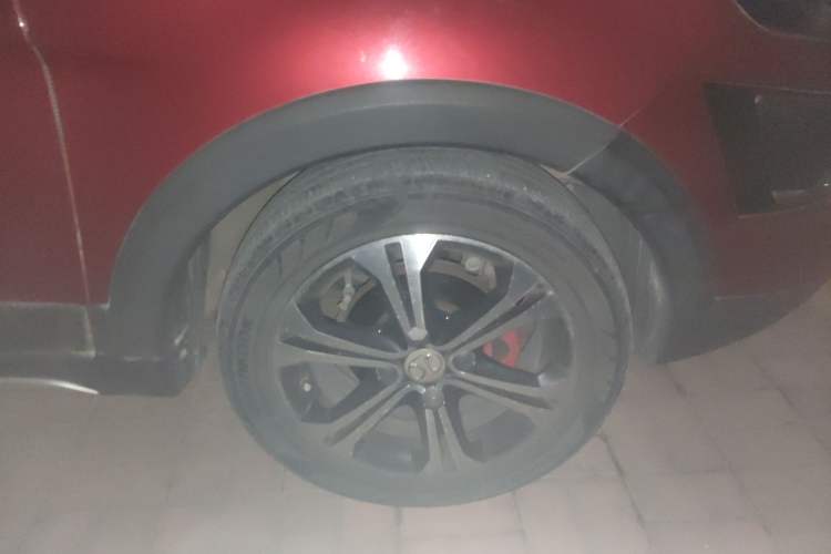 Used BAIC Senova X25 2015 1.5L Automatic Elite Model Right Front Wheel Hub