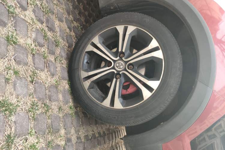 Used BAIC Senova X25 2015 1.5L Manual Elite Edition Right Front Wheel Hub