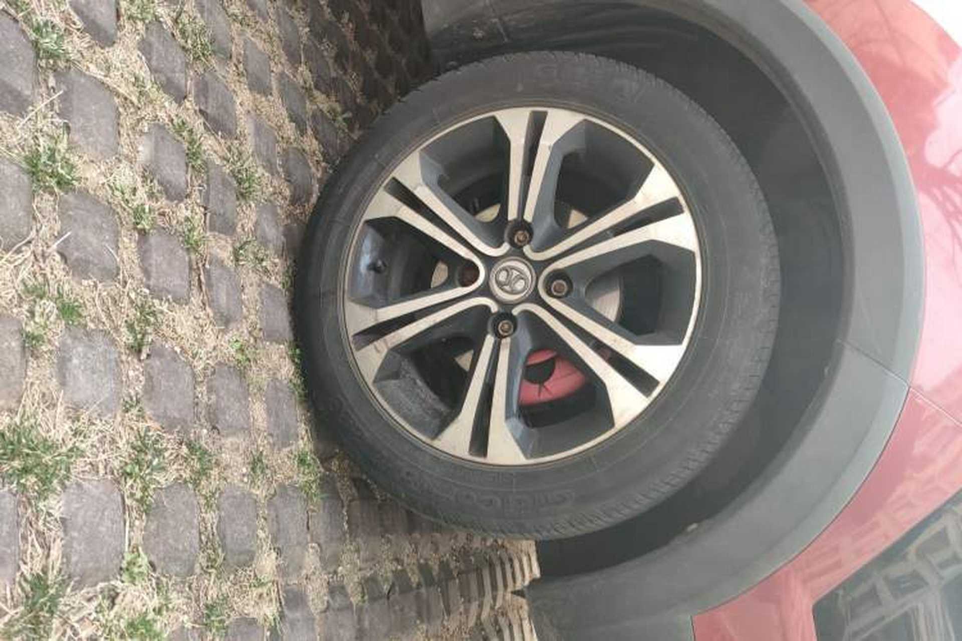 Used BAIC Senova X25 2015 1.5L Manual Elite Edition Right Front Wheel Hub