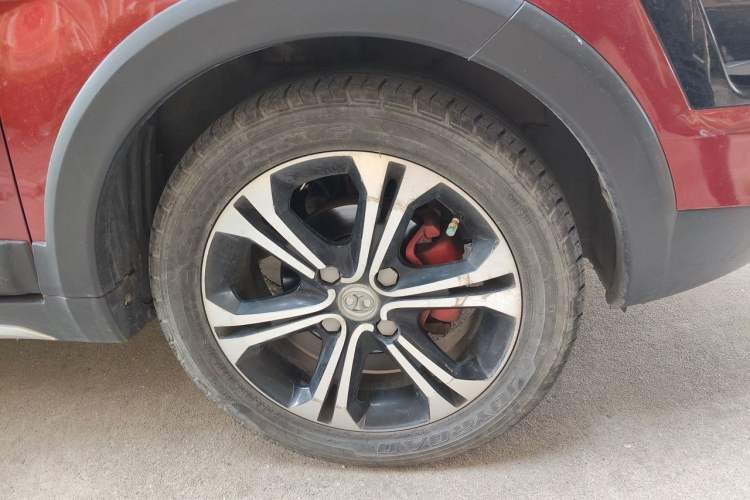 Used BAIC Senova X25 2015 1.5L Manual Elite Edition Right Front Wheel Hub