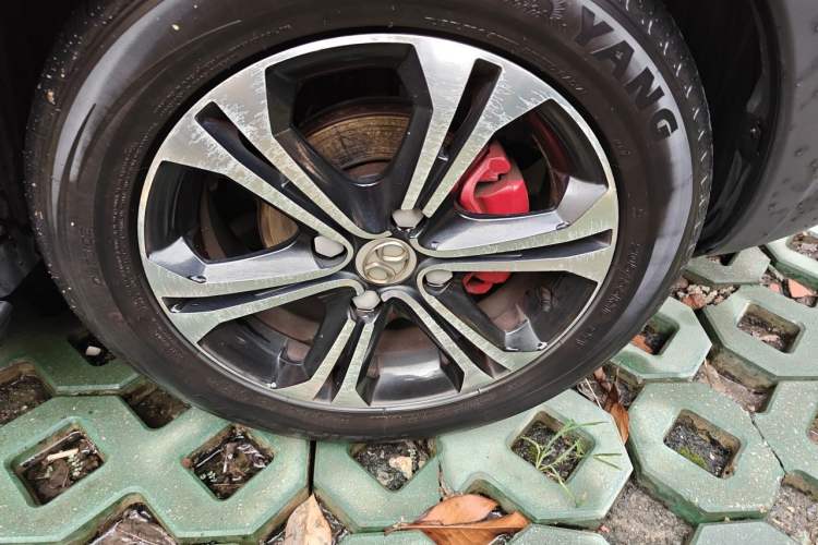 Used BAIC Senova X25 2015 1.5L Manual Elite Edition Right Front Wheel Hub