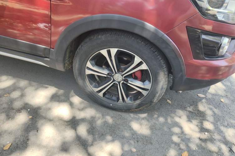 Used BAIC Senova X25 2015 1.5L Manual Elite Edition Right Front Wheel Hub