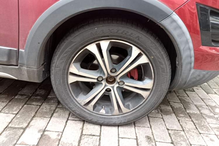 Used BAIC Senova X25 2015 1.5L Manual Elite Edition Right Front Wheel Hub