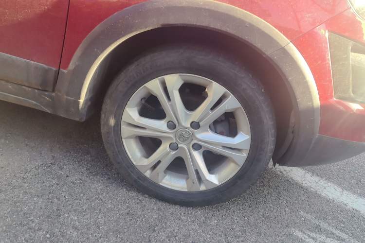 Used BAIC Senova X25 2015 1.5L manual Comfort trim level Right Front Wheel Hub