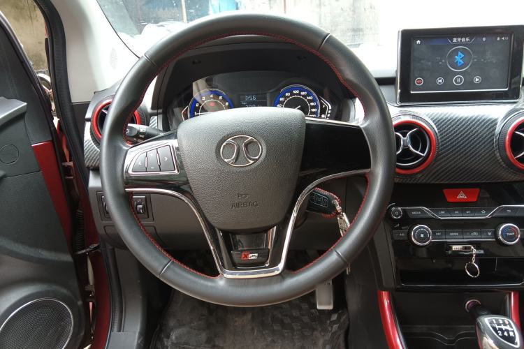 Used BAIC Senova X25 2015 1.5L manual Comfort trim level Steering Wheel
