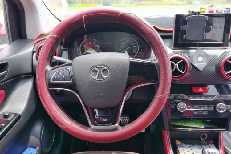 Used BAIC Senova X25 2015 1.5L manual Comfort trim level Steering Wheel