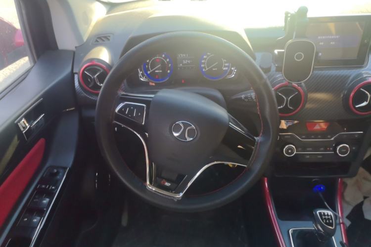 Used BAIC Senova X25 2015 1.5L manual Comfort trim level Steering Wheel