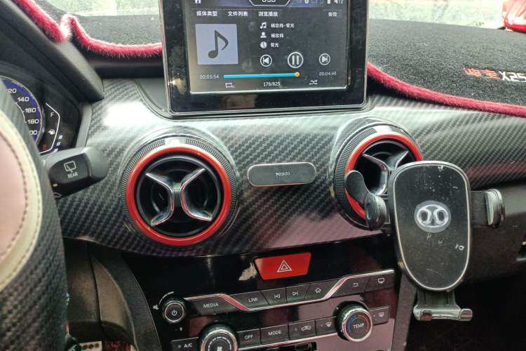 Used BAIC Senova X25 2015 1.5L manual Comfort trim level Audio And AC Panel