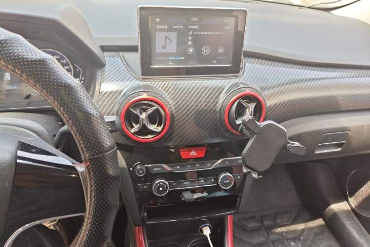 Used BAIC Senova X25 2015 1.5L Manual Elite Edition Audio And AC Panel