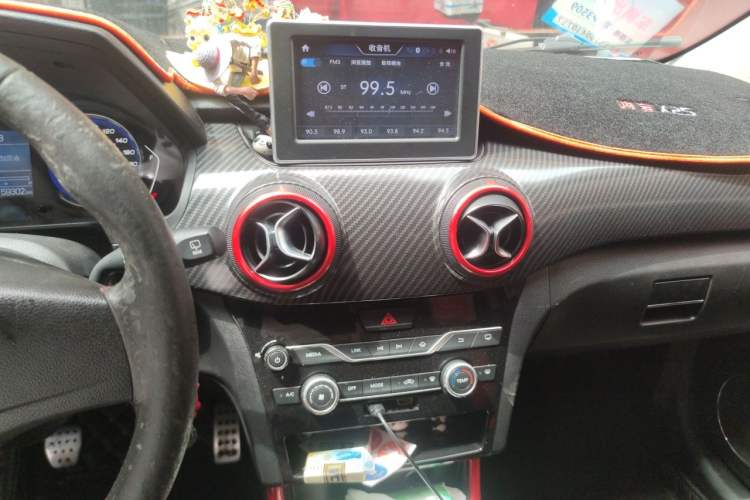 Used BAIC Senova X25 2015 1.5L Manual Elite Edition Audio And AC Panel