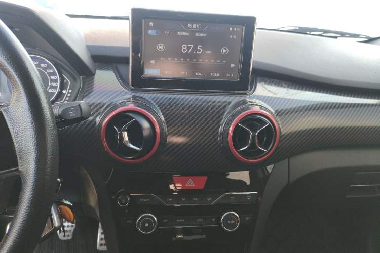 Used BAIC Senova X25 2015 1.5L manual Comfort trim level Audio And AC Panel