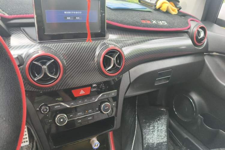 Used BAIC Senova X25 2015 1.5L Manual Elite Edition Audio And AC Panel