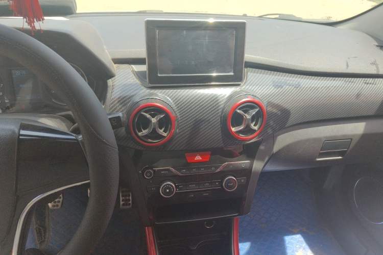 Used BAIC Senova X25 2015 1.5L Manual Elite Edition Audio And AC Panel