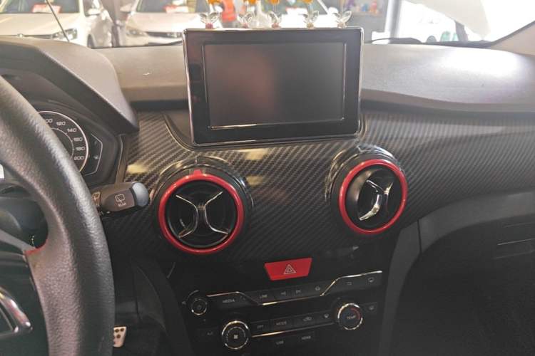 Used BAIC Senova X25 2015 1.5L Automatic Elite Model Audio And AC Panel