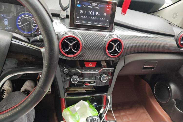 Used BAIC Senova X25 2015 1.5L Manual Elite Edition Audio And AC Panel