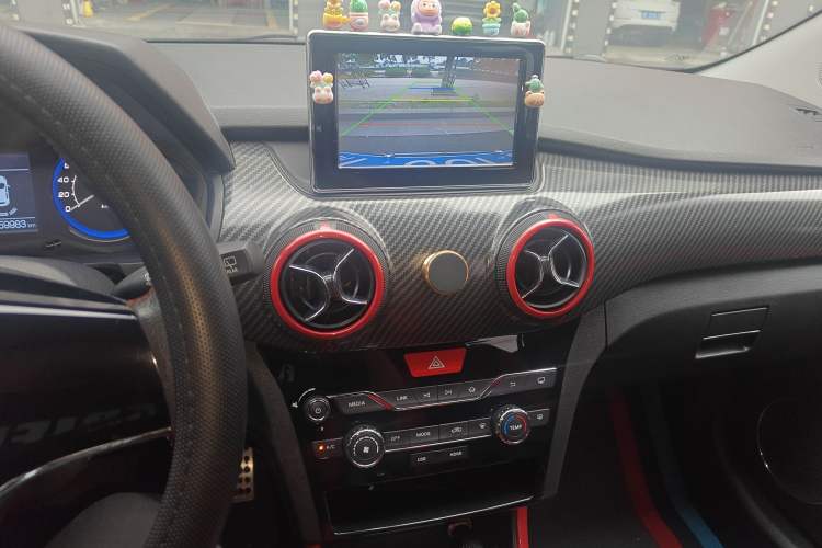 Used BAIC Senova X25 2015 1.5L Manual Elite Edition Audio And AC Panel