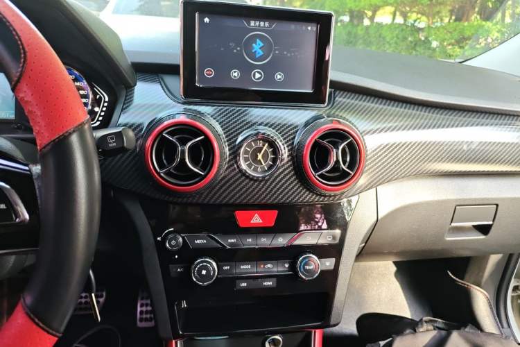 Used BAIC Senova X25 2015 1.5L automatic luxury version Audio And AC Panel