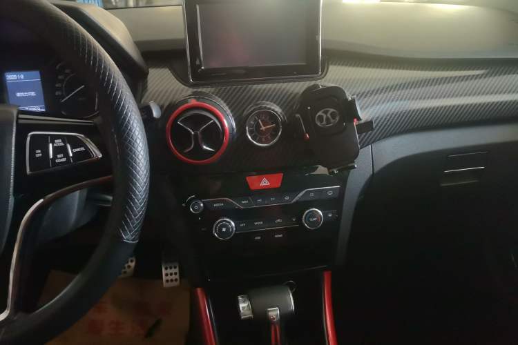 Used BAIC Senova X25 2015 1.5L automatic luxury version Audio And AC Panel