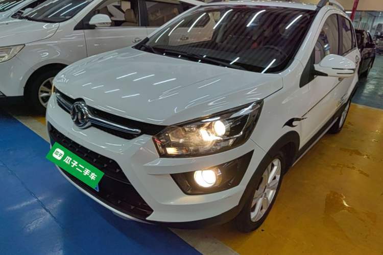 Used BAIC Senova X25 2015 1.5L manual Comfort trim level Guazi used car, China used car export, Used car for sale, Used cars, Cheapest cars for sale