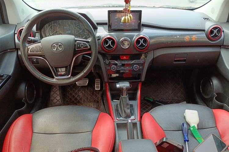 Used BAIC Senova X25 2015 1.5L automatic luxury version Center Console