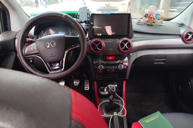 Used BAIC Senova X25 2015 1.5L Manual Elite Edition Center Console