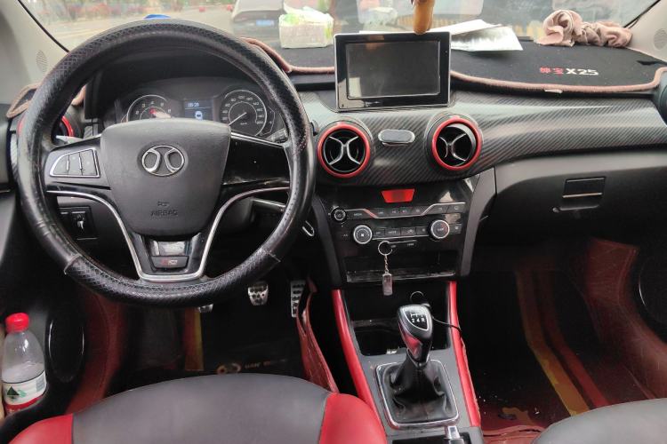 Used BAIC Senova X25 2015 1.5L Manual Elite Edition Center Console