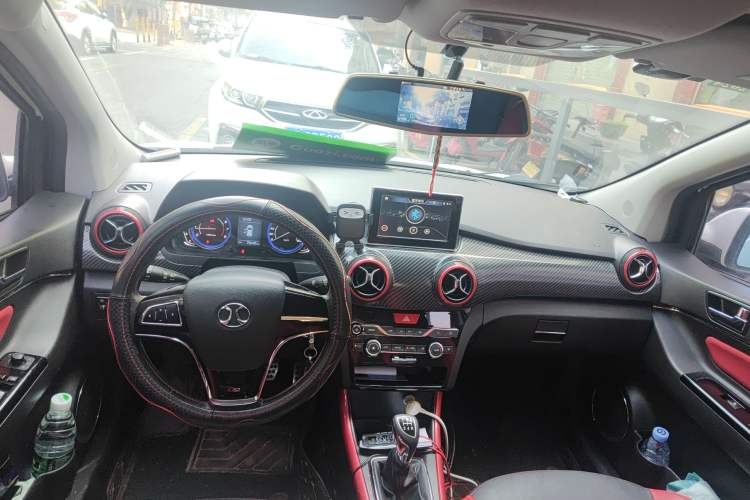 Used BAIC Senova X25 2015 1.5L Manual Elite Edition Center Console