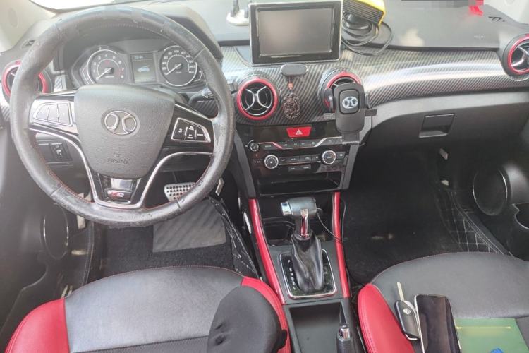 Used BAIC Senova X25 2015 1.5L Automatic Elite Model Center Console