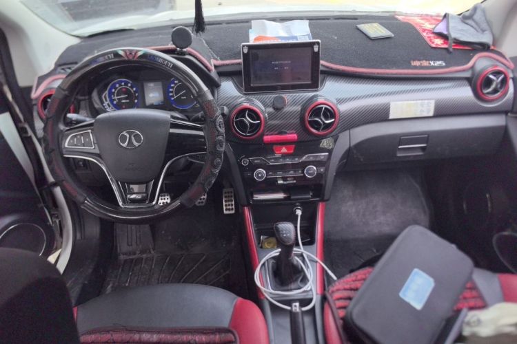 Used BAIC Senova X25 2015 1.5L Manual Elite Edition Center Console