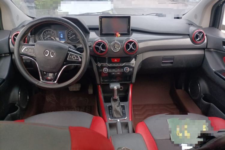 Used BAIC Senova X25 2015 1.5L Automatic Elite Model Center Console