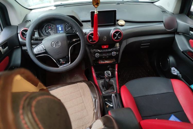 Used BAIC Senova X25 2015 1.5L Manual Elite Edition Center Console