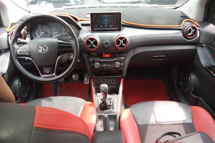 Used BAIC Senova X25 2015 1.5L Manual Elite Edition Center Console