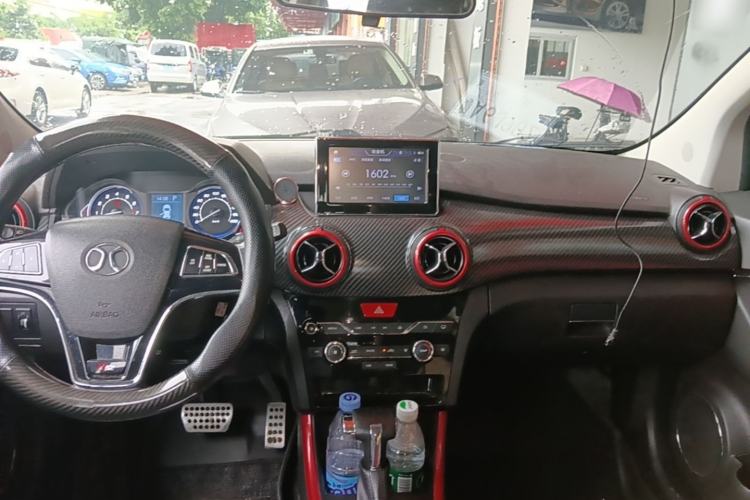 Used BAIC Senova X25 2015 1.5L Automatic Elite Model Center Console