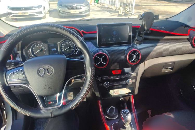 Used BAIC Senova X25 2015 1.5L Manual Elite Edition Center Console