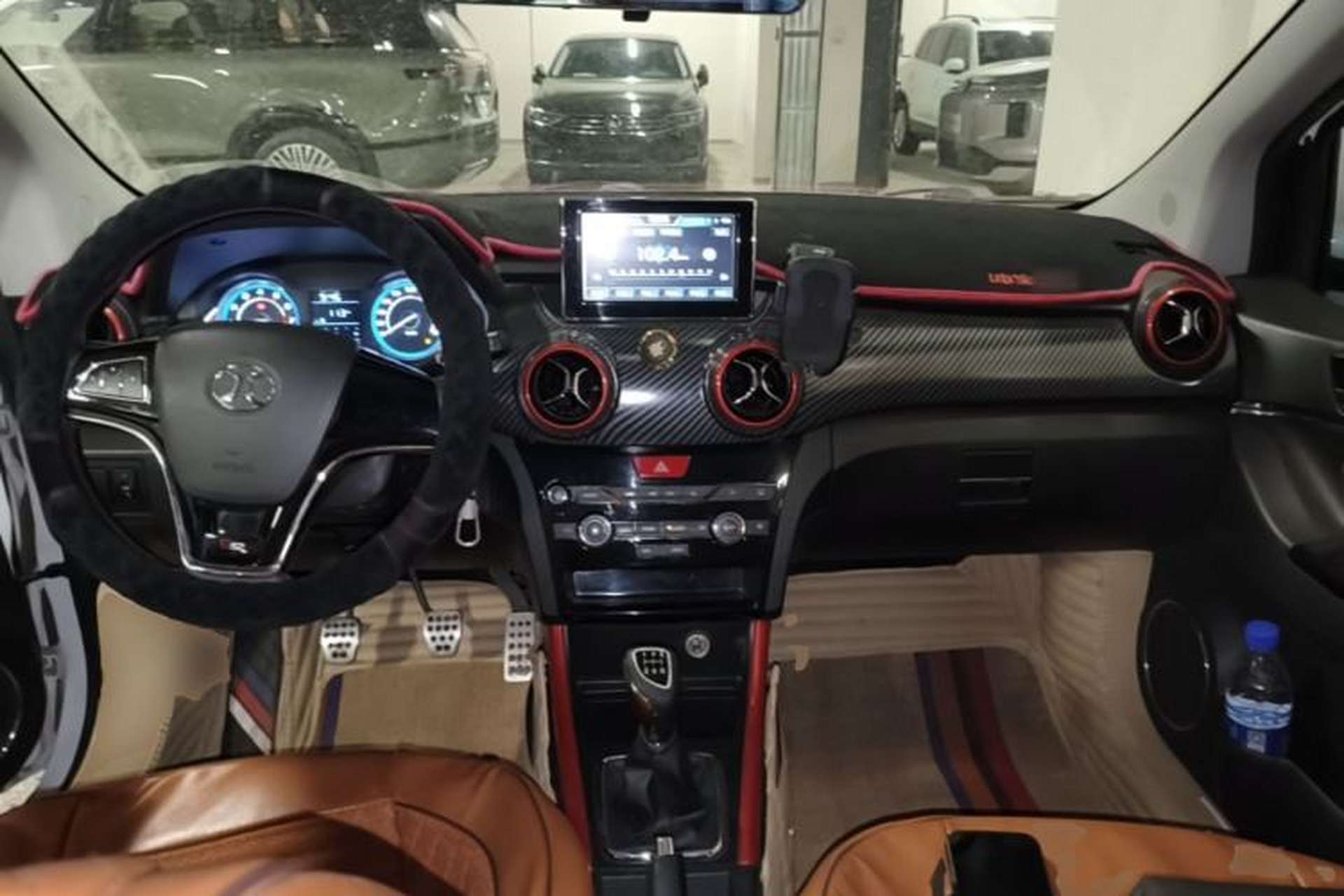 Used BAIC Senova X25 2015 1.5L manual Comfort trim level Center Console