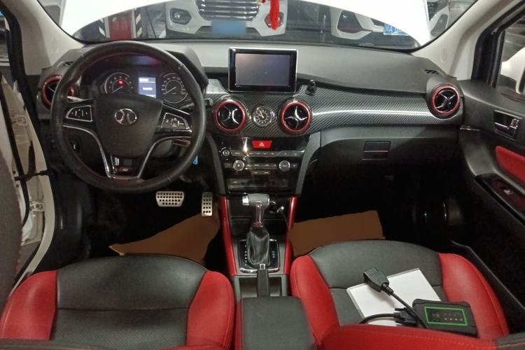 Used BAIC Senova X25 2015 1.5L automatic luxury version Center Console