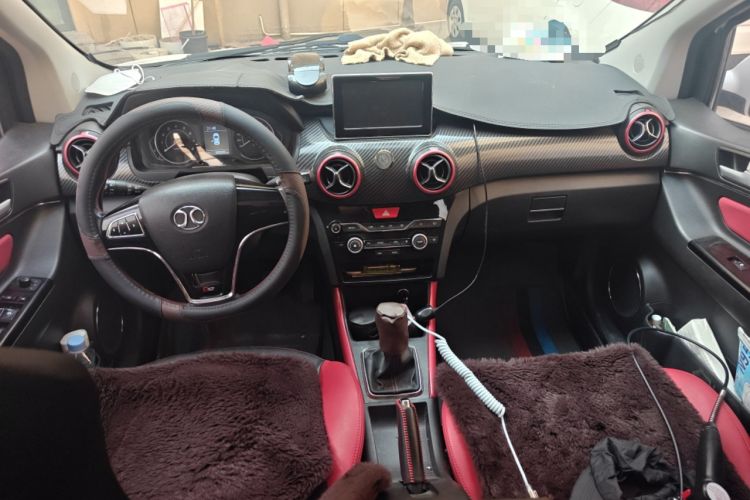 Used BAIC Senova X25 2015 1.5L Manual Elite Edition Center Console