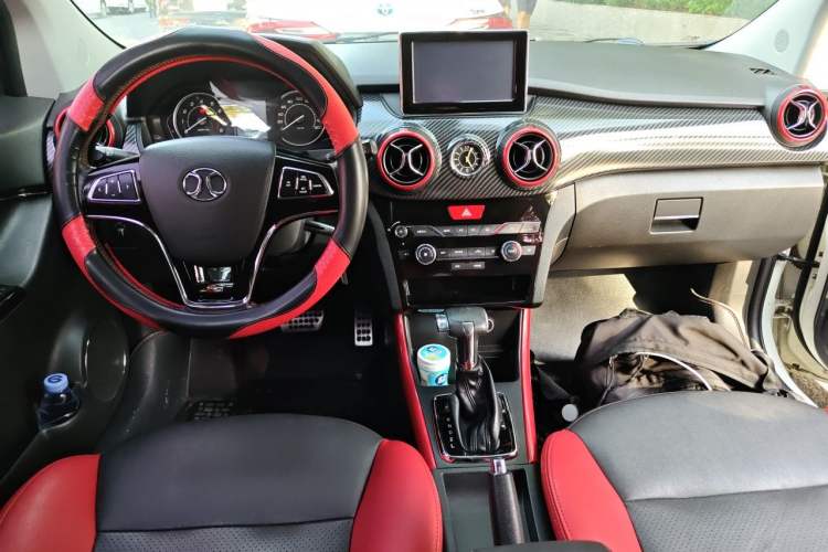 Used BAIC Senova X25 2015 1.5L automatic luxury version Center Console