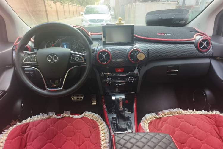 Used BAIC Senova X25 2015 1.5L Automatic Elite Model Center Console