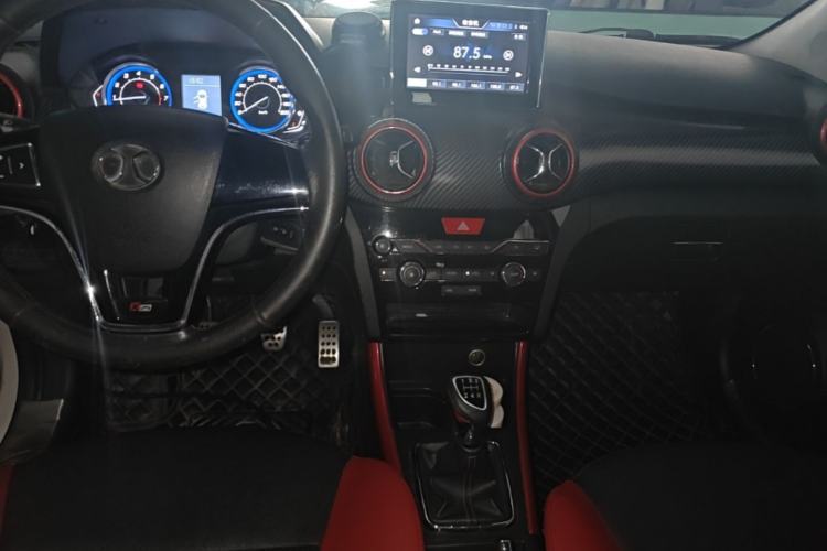 Used BAIC Senova X25 2015 1.5L Manual Elite Edition Center Console